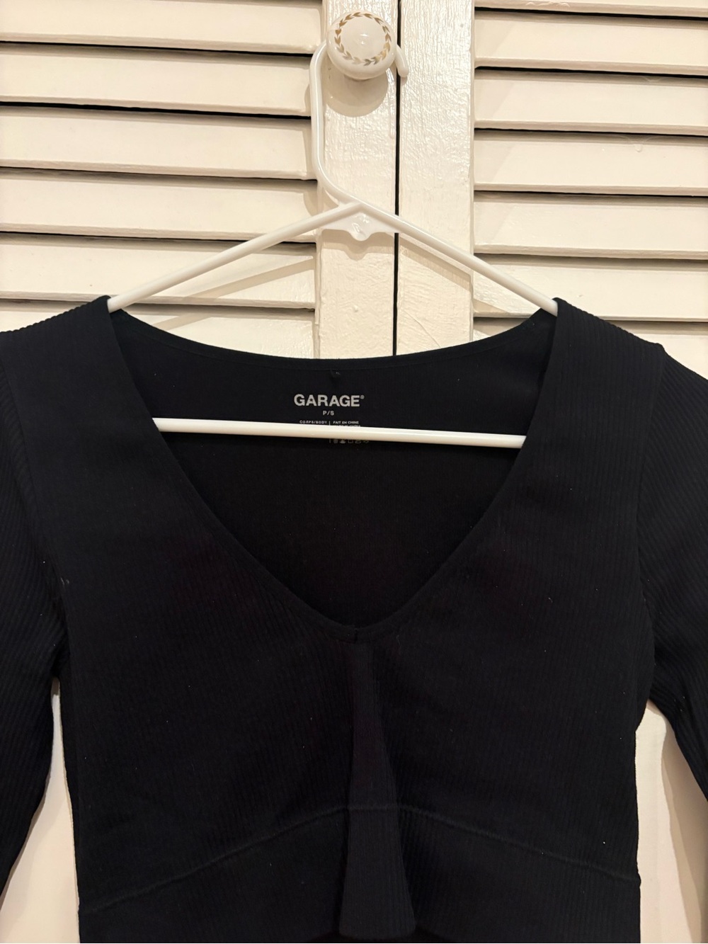 Garage Black Seamless Deep V-Neck Long Sleeve Crop Top